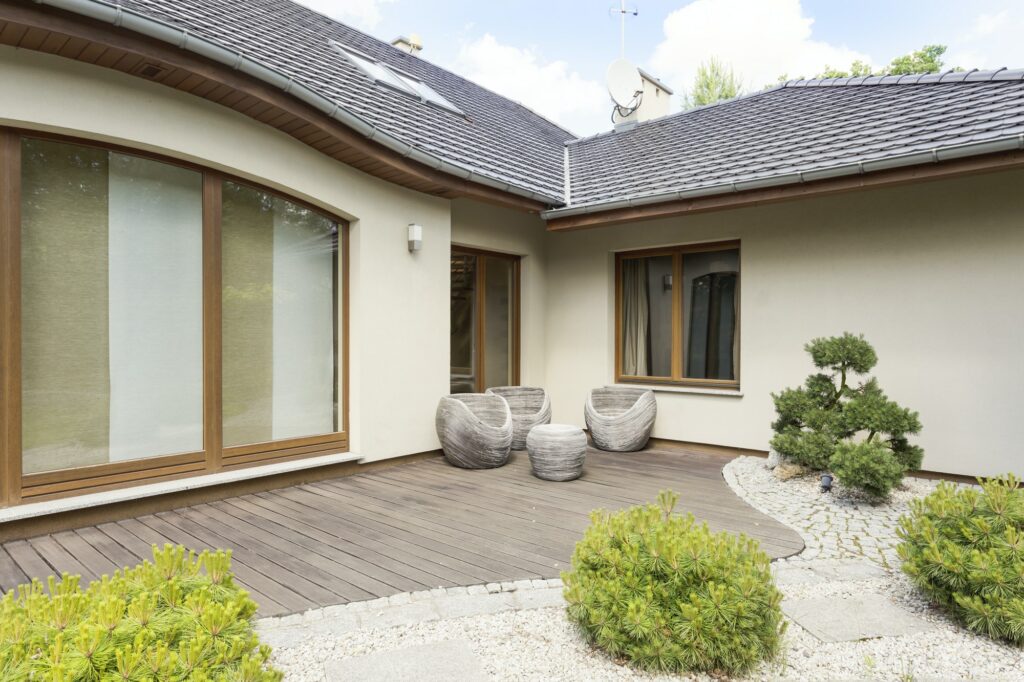 Neat backyard garden in detached house